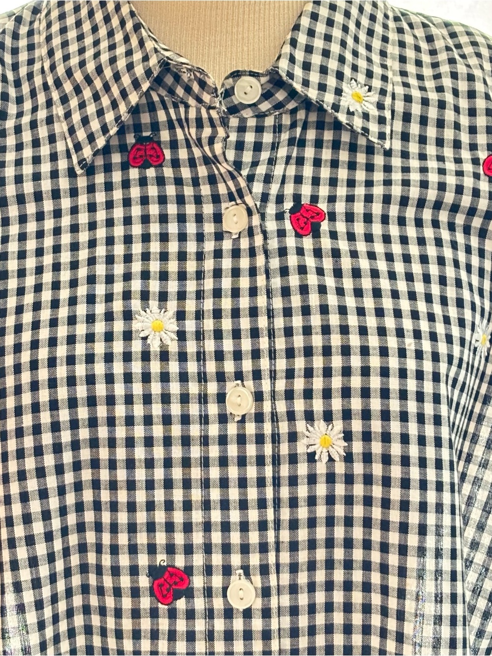 Teddi Black & White Gingham Embroidered Daisies & Ladybug Button-Up Shirt size L - Picture 2 of 10